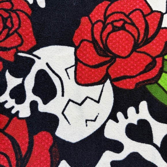 LuLaRoe Ghouls Halloween Skulls Rose Leggings Comfort Stretch Pants Goth | T/C - Picture 4 of 13